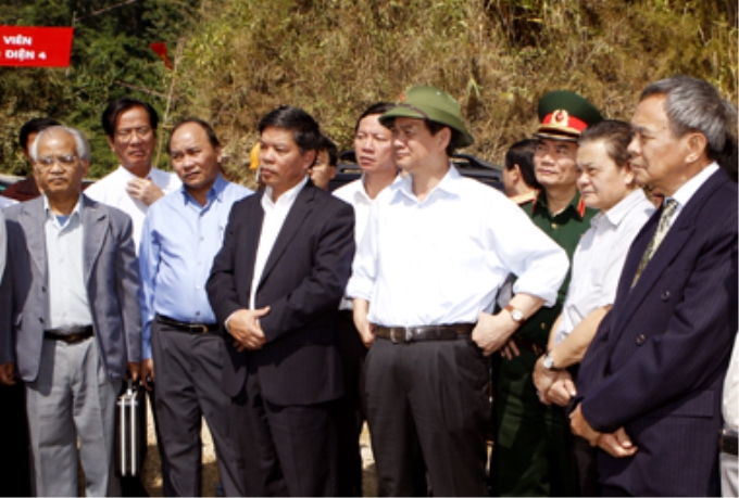 Thủ tướng Nguyễn Tấn Dũng khảo sát địa điểm xây dựng thủy điện Lai Châu - Ảnh: Chinhphu.vn