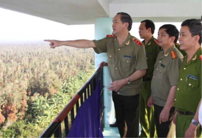 Đoàn công tác Trung ương do Trung tướng Trần Đại Quang dẫn đầu kiểm tra công tác phòng chống cháy rừng tại rừng quốc gia U Minh Hạ - Ảnh Chinhphu.vn